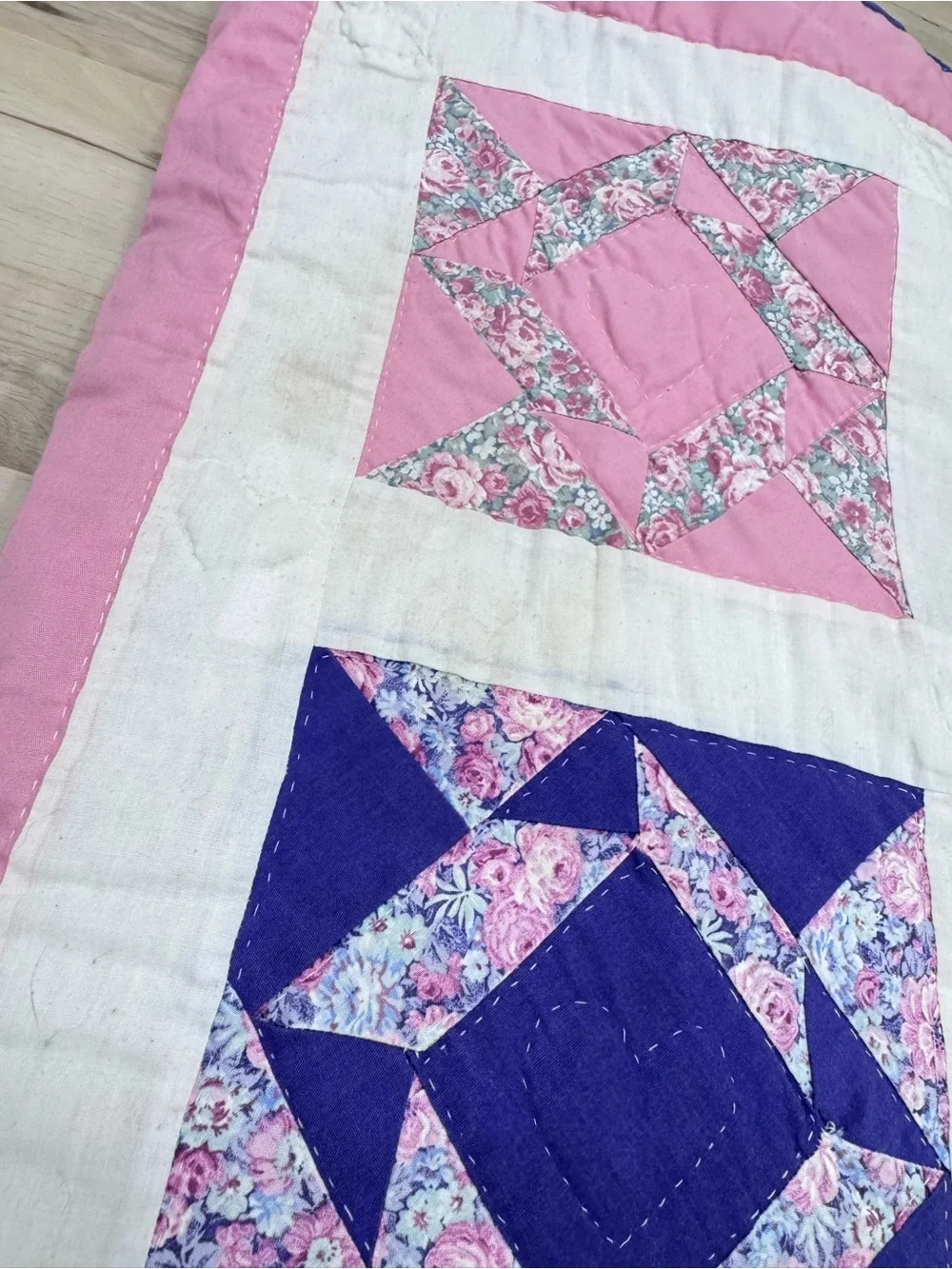 Vintage / Handmade Patchwork Quilt – Pink & Purple Scalloped Border Cottage